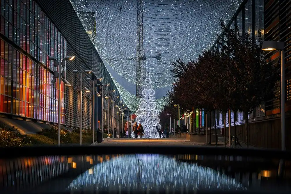 Bicocca Village di Milano, luci natalizie