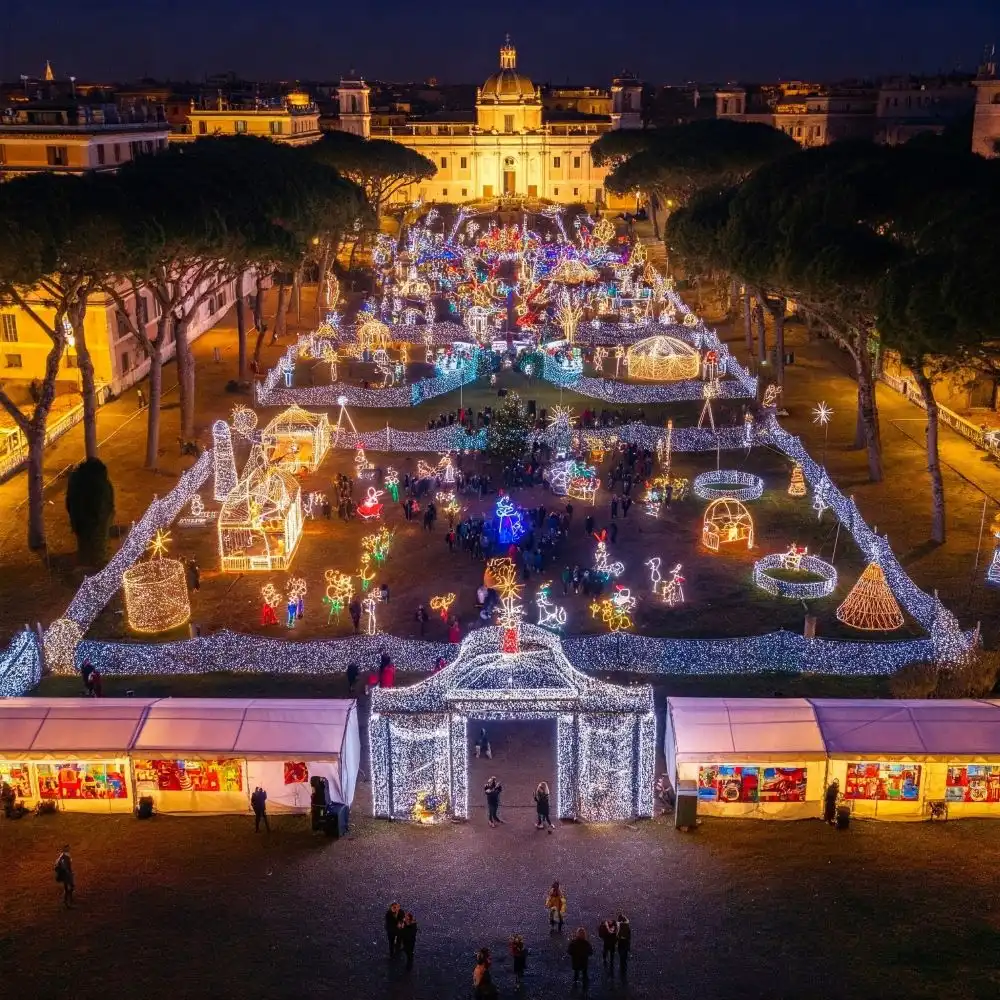 Christmas World a Villa Borghese a Roma dove diverse illuminazioni illuminano il parco